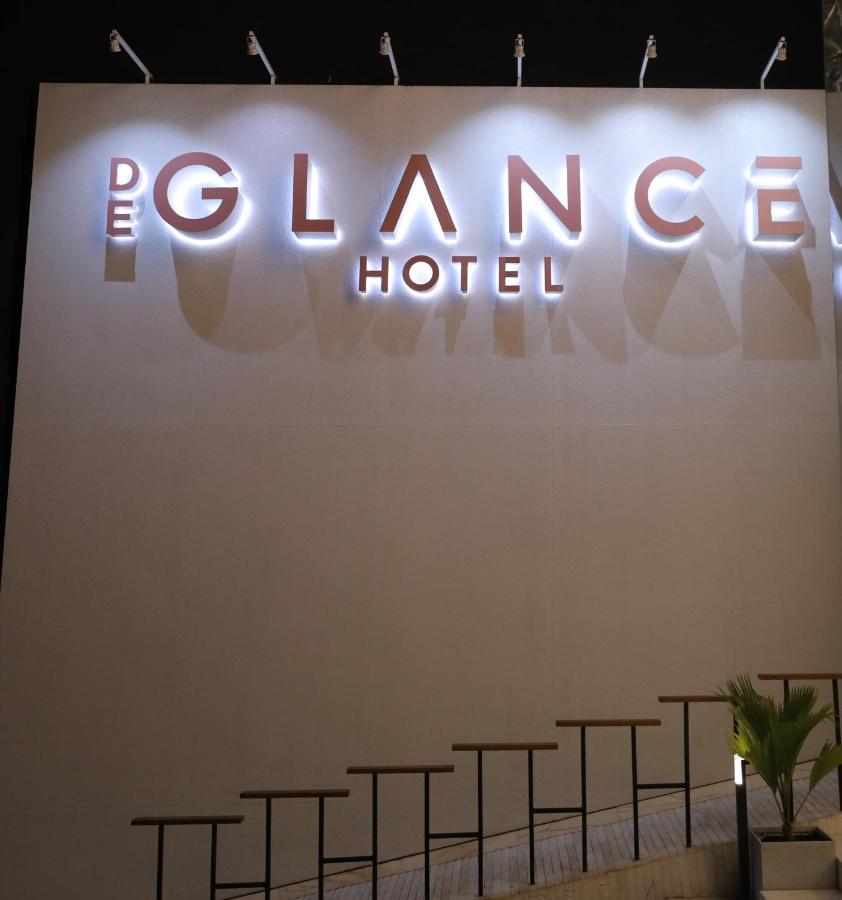 De Glance Hotel Surat Eksteriør billede