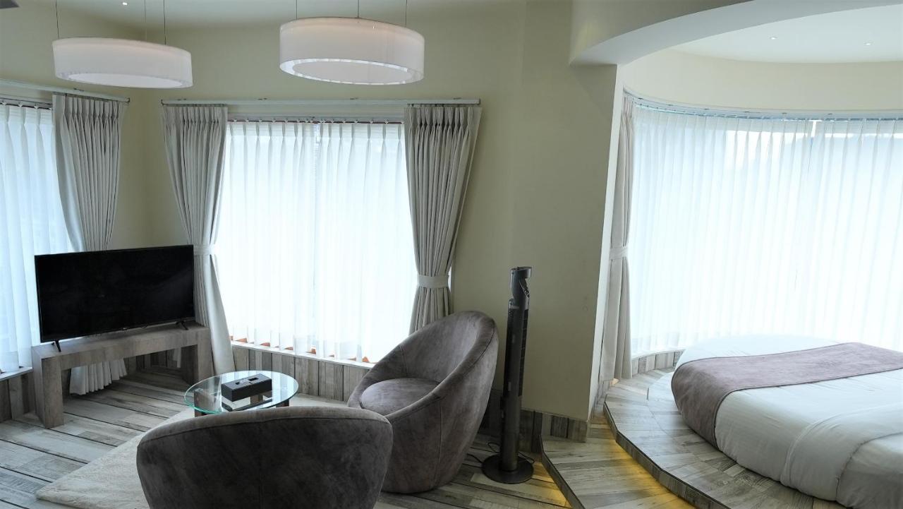 De Glance Hotel Surat Eksteriør billede