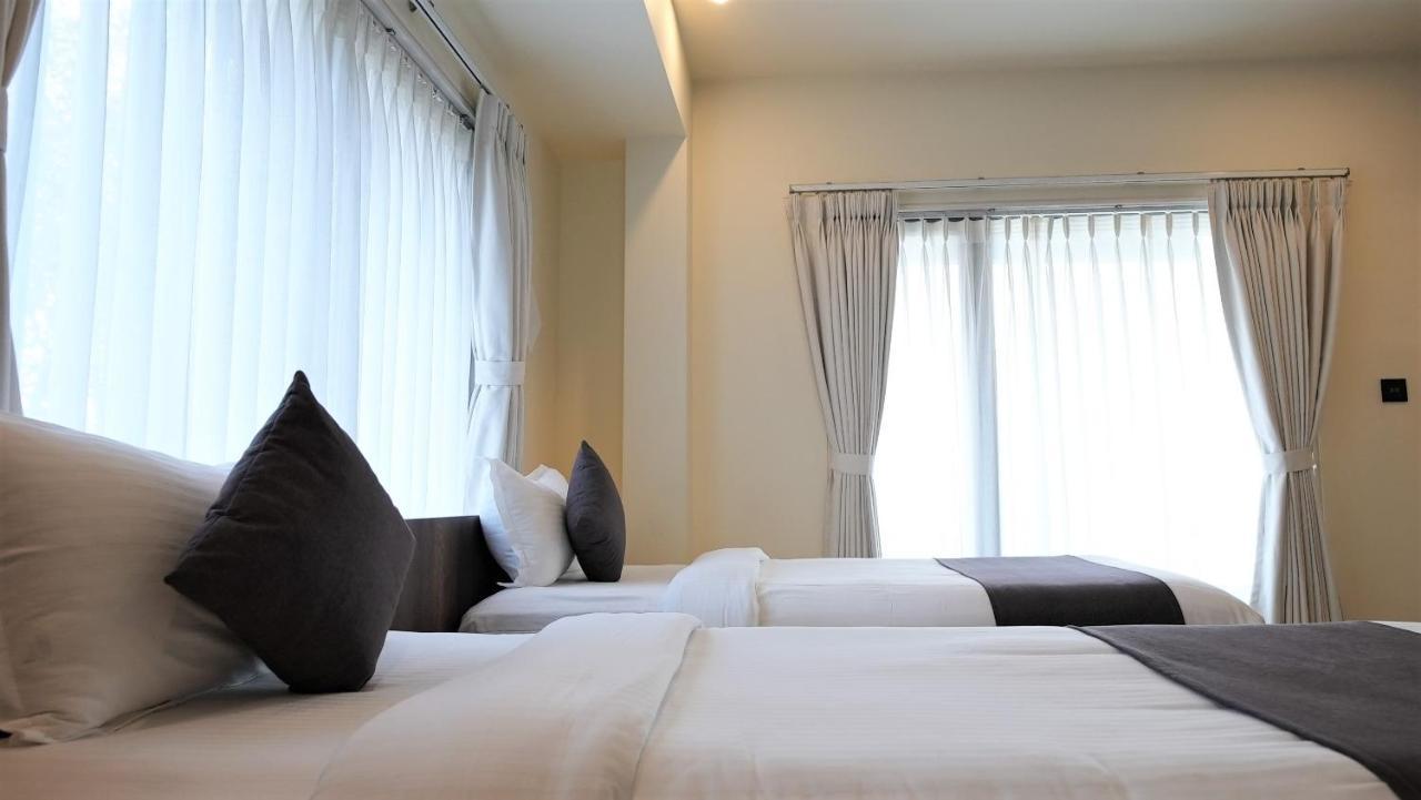 De Glance Hotel Surat Eksteriør billede